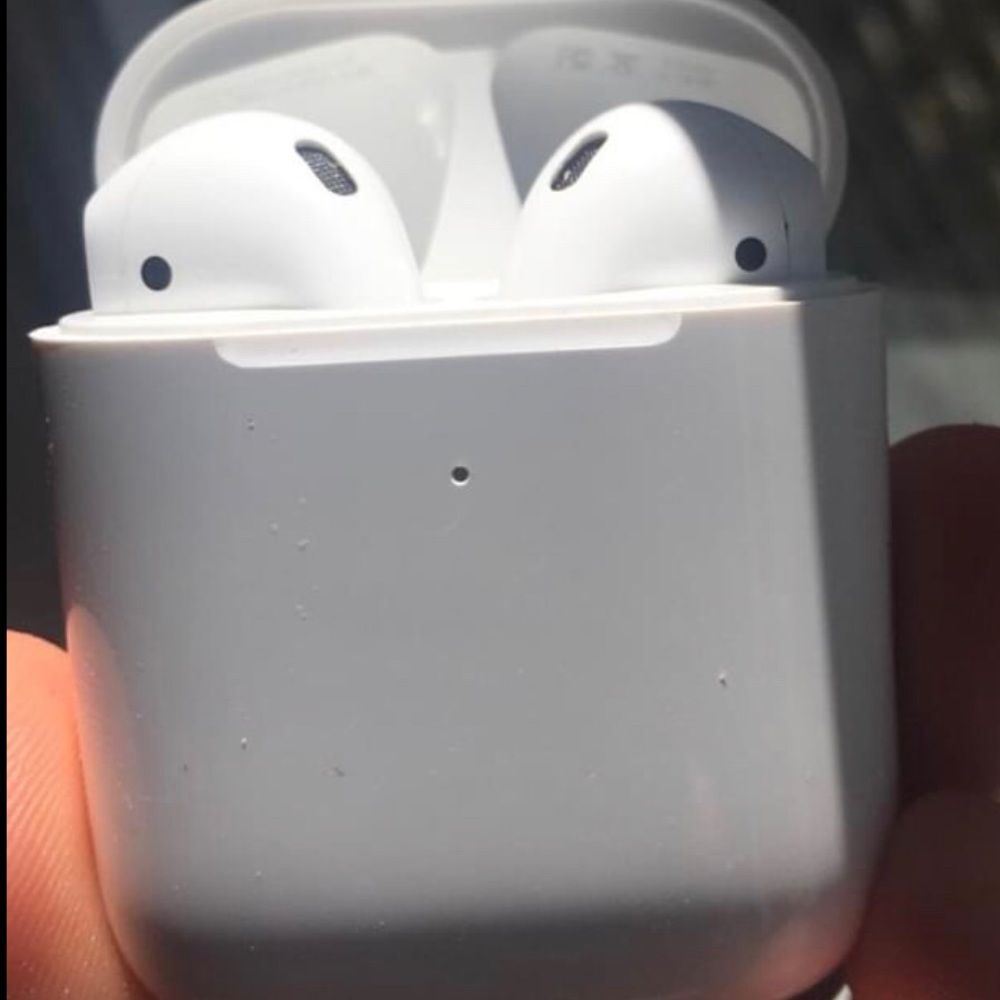 Apple AirPods - Picture 6 of 7